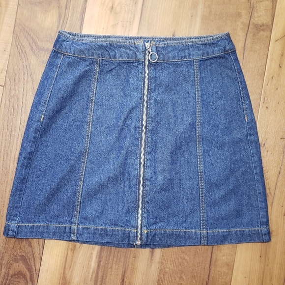 Dark wash denim skirt - Picture 2 of 4